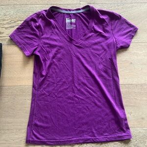 Simple Nike dri-fit tshirt. Excellent condition. Size small.